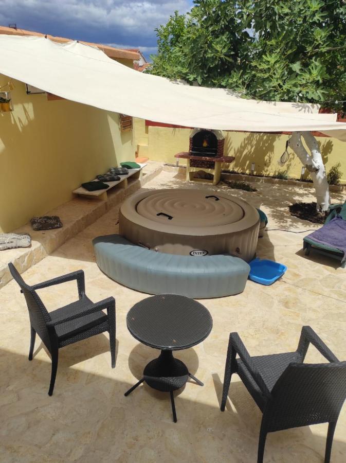 Lumar Holidays And Apartments Preko Exterior foto